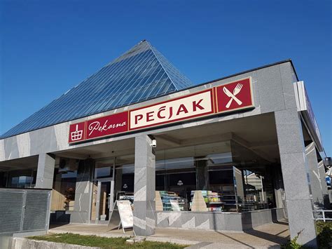 Raznolika ponudba pekovskih izdelkov Pečjak