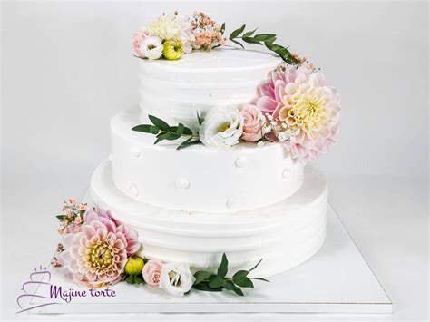 fotografija poročne torte z diamanti