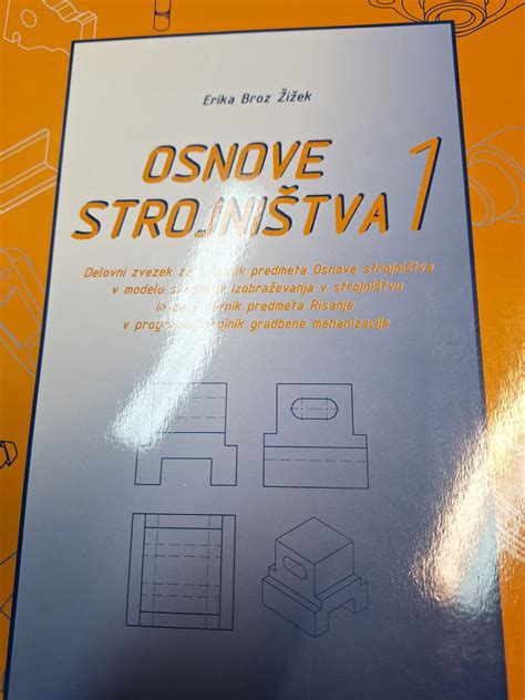 Fotografija piškotne osnove v tortnem modelu