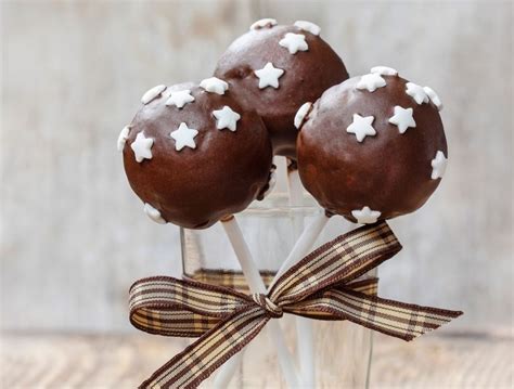 Ilustracija oblikovanja kroglic za cake popse