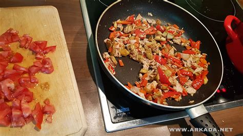 sestavine za piščančjo omako s papriko in paradižniki