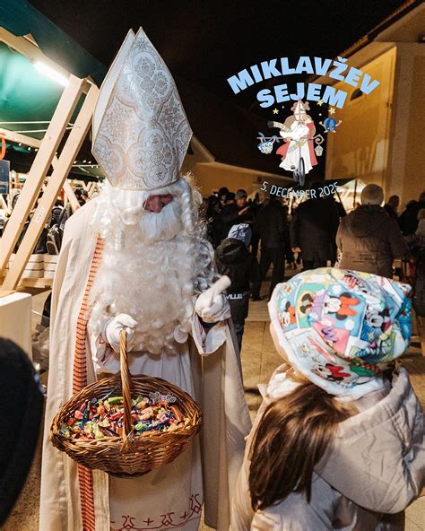 Tematska fotografija mize z martinovimi dobrotami