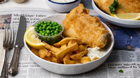 Tematska fotografija različnih tradicionalnih britanskih jedi (npr. Sunday Roast, Fish and Chips, English Breakfast)
