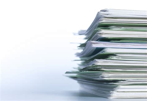 Tematska fotografija: raznovrstni pravni in administrativni dokumenti, potrdila in pečati