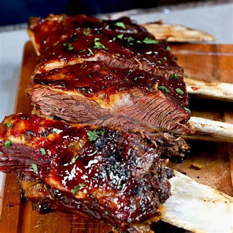 Prikaz priprave govejih reber (beef short ribs) v smokerju