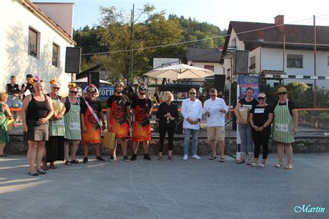 slika skupine ljudi na festivalu goveje juhe