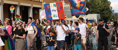 Tematsko foto: stojnica s pečenim kostanjem na ljubljanskih ulicah