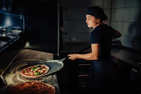 fotografija prijazne ekipe Picerije Gajbica v kuhinji