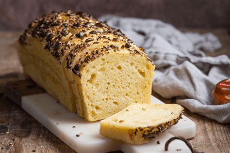 Fotografija vseh suhih sestavin za sončnični kruh brez glutena