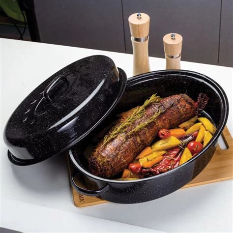 Ilustracija pravokotnega pekača s pokrovom, ki prikazuje grebene na dnu in ročaje na pokrovu.