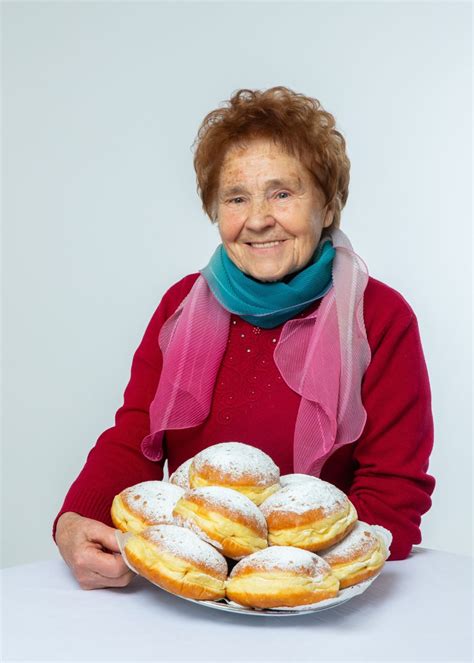 Stara ilustracija ženske, ki peče krofe