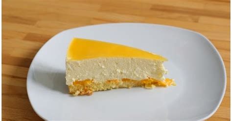 Tematska fotografija: Pečena skutina torta z breskvami in limonino lupinico