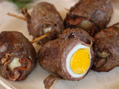 pripravljeni goveji ptički pred peko