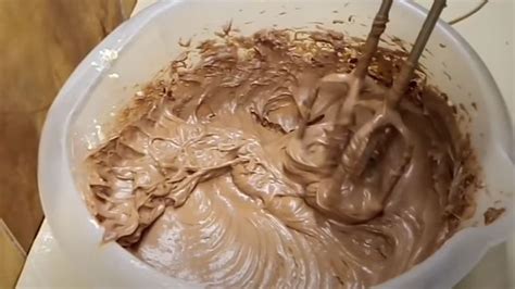 slika pripravljene čokoladne kreme za preliv torte