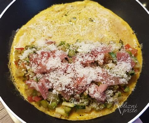 zdrava beljakova omleta z zelenjavo
