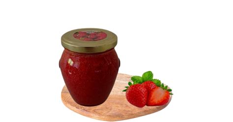 sveže jagode in domača jagodna marmelada