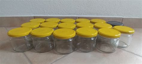 ilustracija različnih vrst kozarcev za vlaganje s pokrovčki