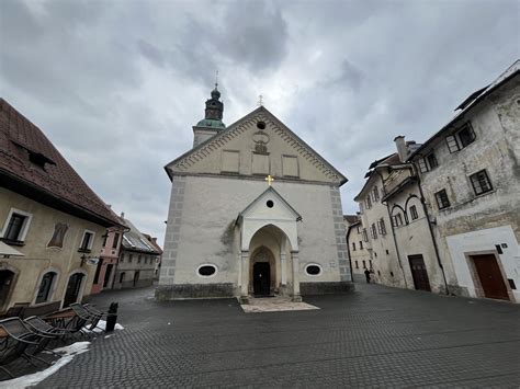 Tematska fotografija katedrale sv. Jakoba v Šibeniku in ozkih ulic starega mesta