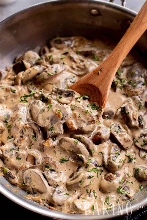 Step-by-step photos of preparing creamy mushroom sauce