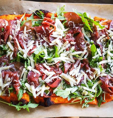Zunanja podoba pizzerije TIA'S PIZZA v Črnučah
