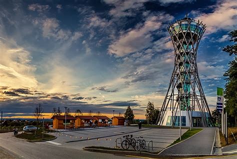 Panoramski razgled iz stolpa Vinarium Lendava z vinogradi v ospredju