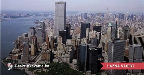 Panoramska fotografija New Yorka z elementi hrane (pizza, bagel)