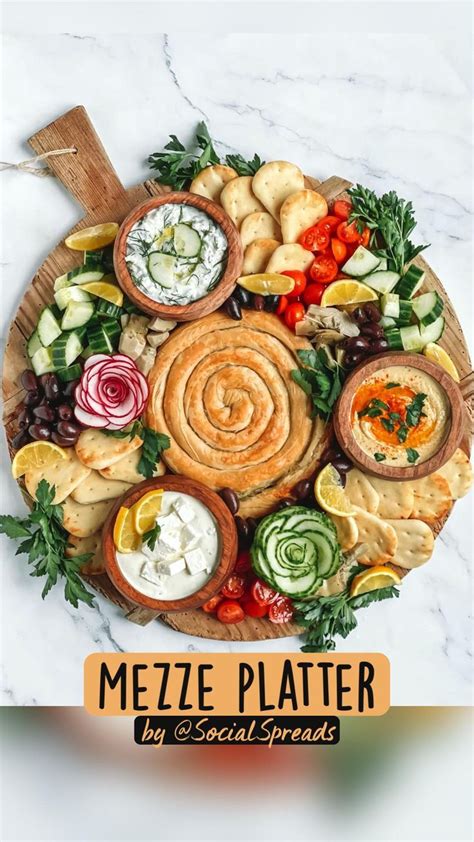 fotografija bogato obloženega mezze krožnika