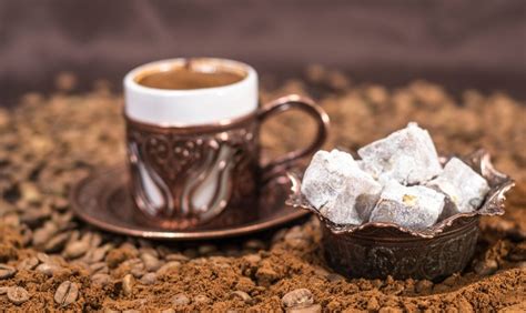 Fotografija turške kave v tradicionalni skodelici