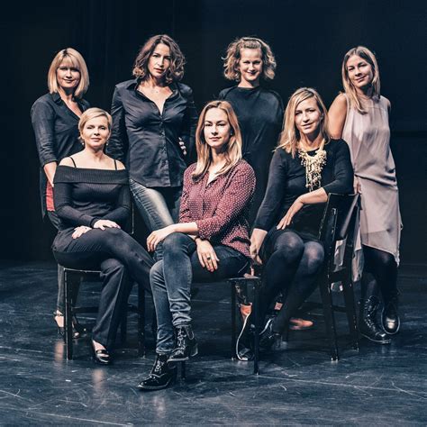 Tijana Zinajić med režiranjem ali na odru gledališča