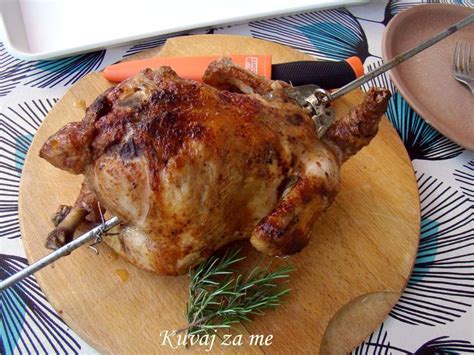 Prikaz priprave picanhe na ražnju (rotisserie).