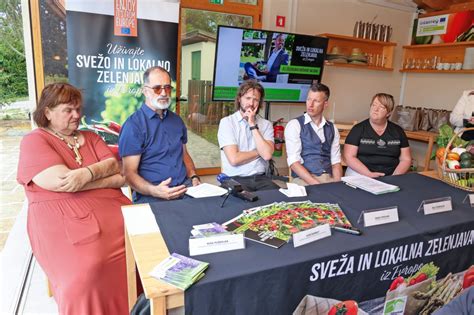 Infografika o slovenskem projektu za spodbujanje uživanja lokalnega sadja in zelenjave