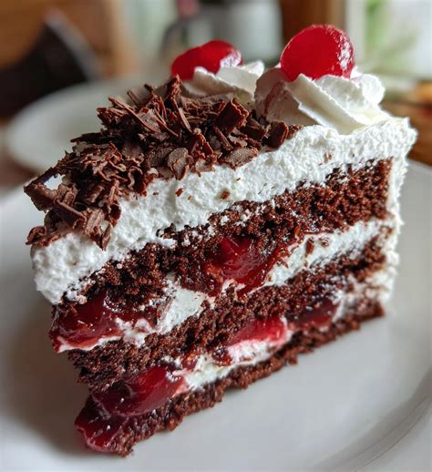 Infographic of the layers of a Black Forest cake.