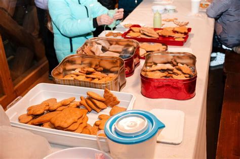 Prikaz različnih Nürnberških medenjakov na tradicionalni stojnici