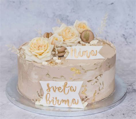 Tematska fotografija brezglutenske torte za birmo