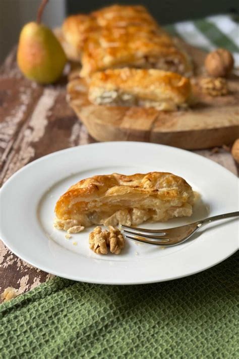 Thematic photo of strudel with Asian pears