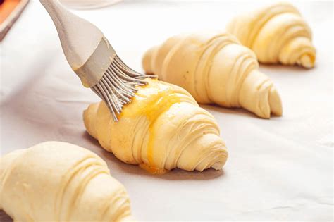 Step-by-step illustration of cutting the dough and applying egg wash