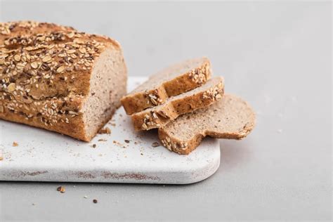 Tematska fotografija ovsenega kruha brez glutena