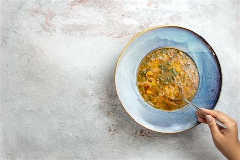 grafični prikaz sestavin za zelenjavno juho s piščancem