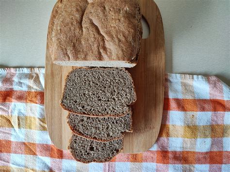 Pripravljen kruh z bučko in rastlinskimi beljakovinami