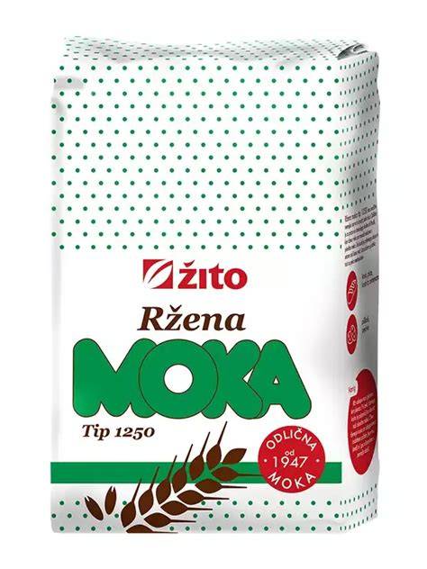 Sestavine za pripravo kruha: ržena moka, kislo testo, semena in voda.