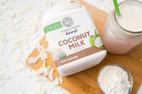 Slika sestavin za kokosov riž: riž, kokosovo mleko, sol