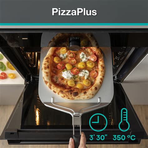 Slika pizze, ki se peče v pečici Gorenje PizzaPlus