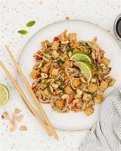 Fotografija vegetarijanskega Pad Thaija s tofujem