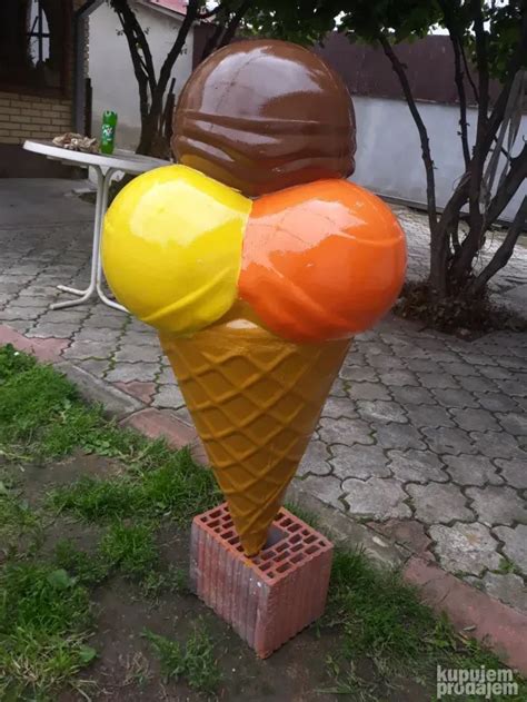 fotografija plastičnih lopatk in zajemalk za sladoled