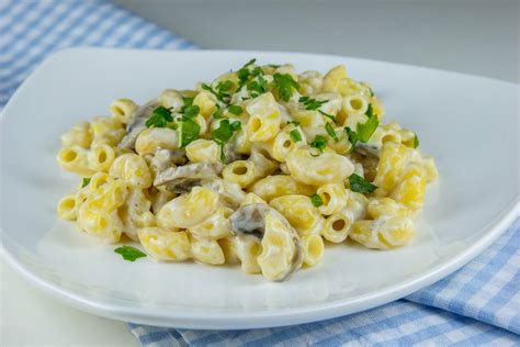 Fotografija testenine z omako iz gorgonzole