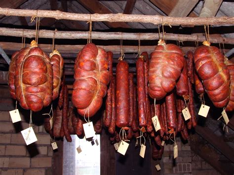 Svinjina, začimbe in česen za kulen
