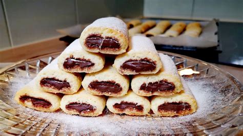 Krhke Nutelline rolice, pripravljene za postrežbo