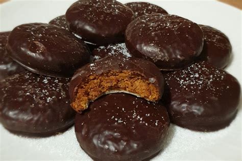 Pripravljeni KETO čokoladni medenjaki