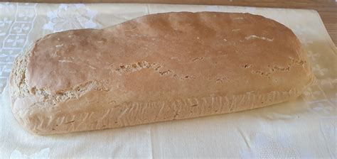 Pirin kruh brez kvasa v modelu