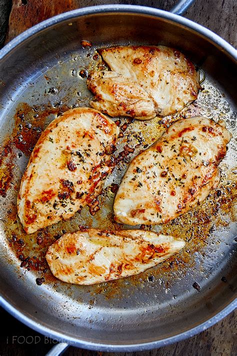 Infographics: steps for pan-frying chicken breast